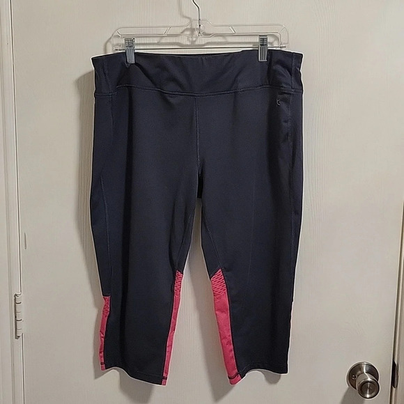 Danskin fitted women's Size XL 16-18 mid‎ lengths leggings - Picture 1 of 4